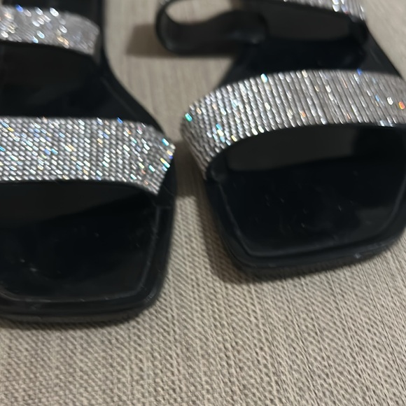 Steve Madden blingy flat sandals, in great condition! - Picture 4 of 7